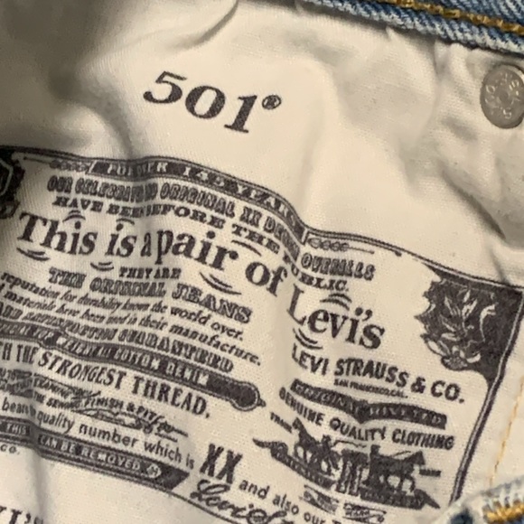 Womens Levi’s 501 Distressed Button Fly Light Washed Frayed Short Shorts - Picture 6 of 8